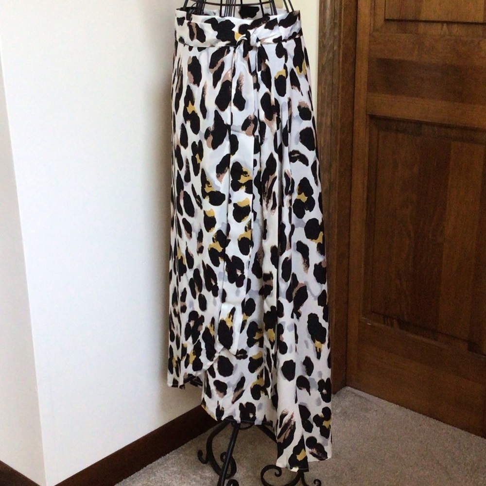 New choice Wrap Skirt, size Medium, new with tags